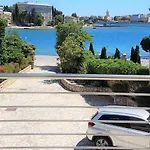 Maestral Apartment *
