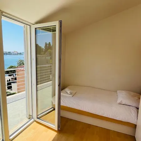 Apartment Maestral *