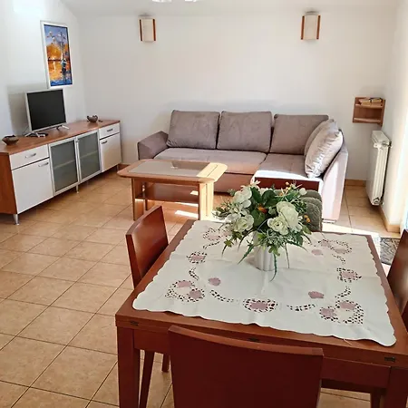 アパート Maestral