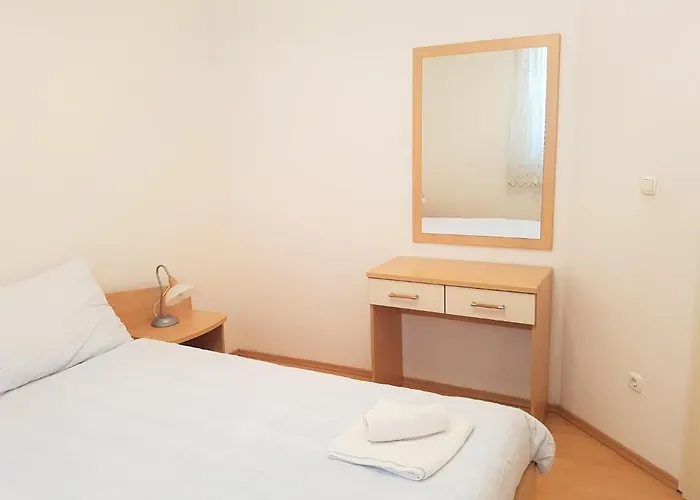 扎达尔米斯特拉尔别墅公寓 扎达尔