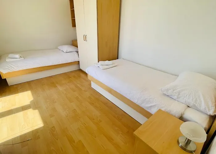 扎达尔米斯特拉尔别墅公寓 *