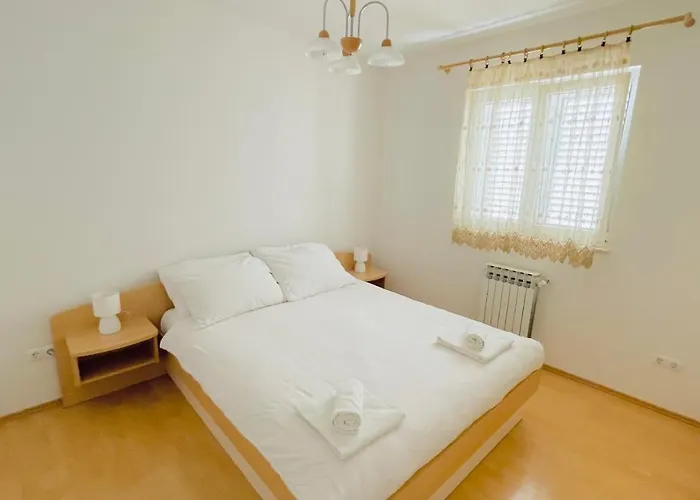 扎达尔米斯特拉尔别墅公寓 公寓 扎达尔