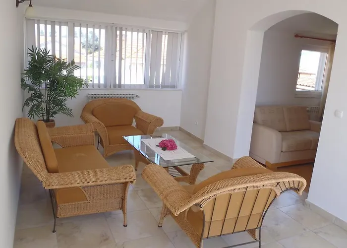 扎达尔米斯特拉尔别墅公寓 扎达尔