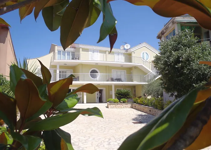 扎达尔米斯特拉尔别墅公寓